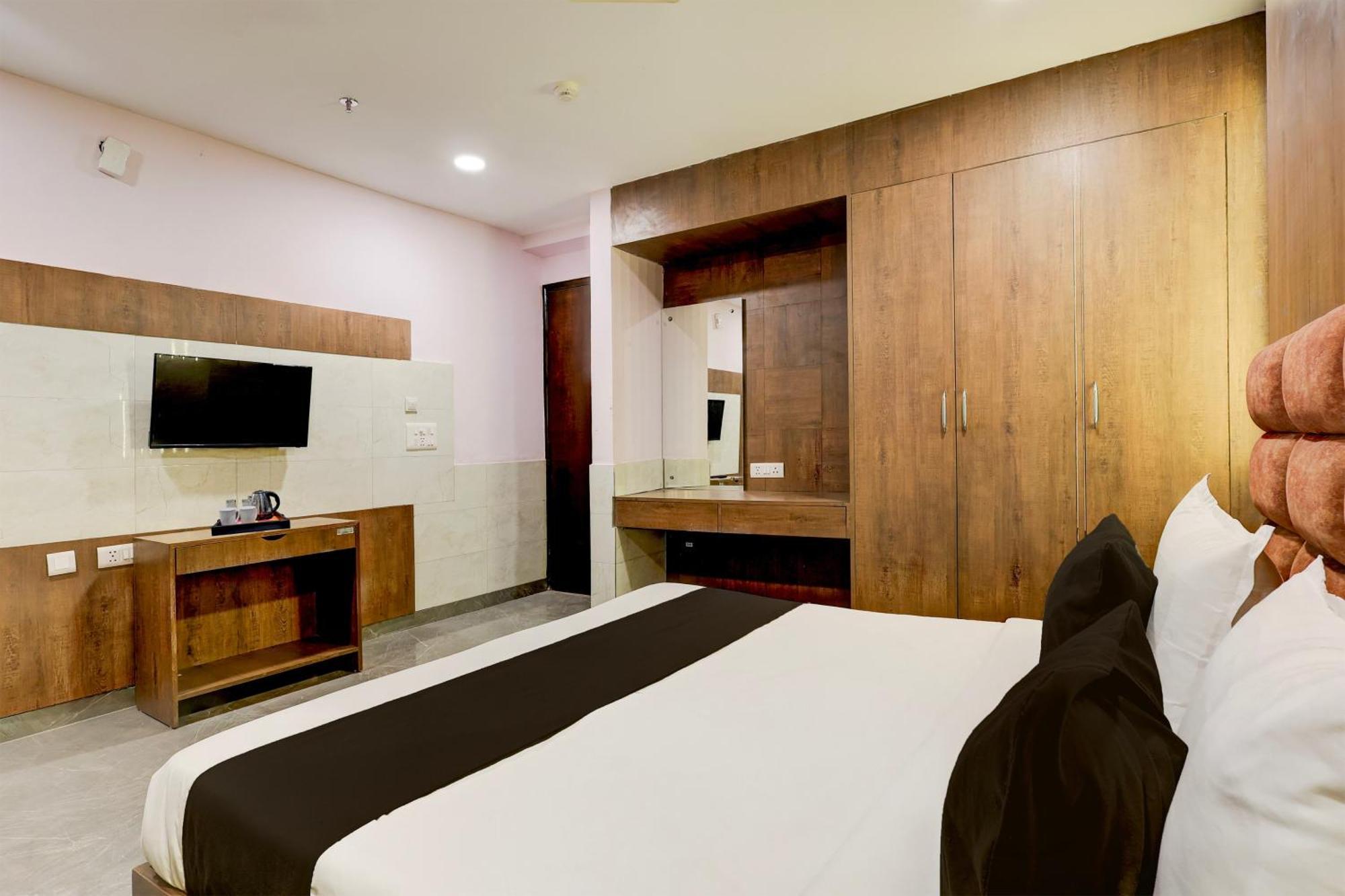 Super Hotel O Alipur Narela Exteriör bild