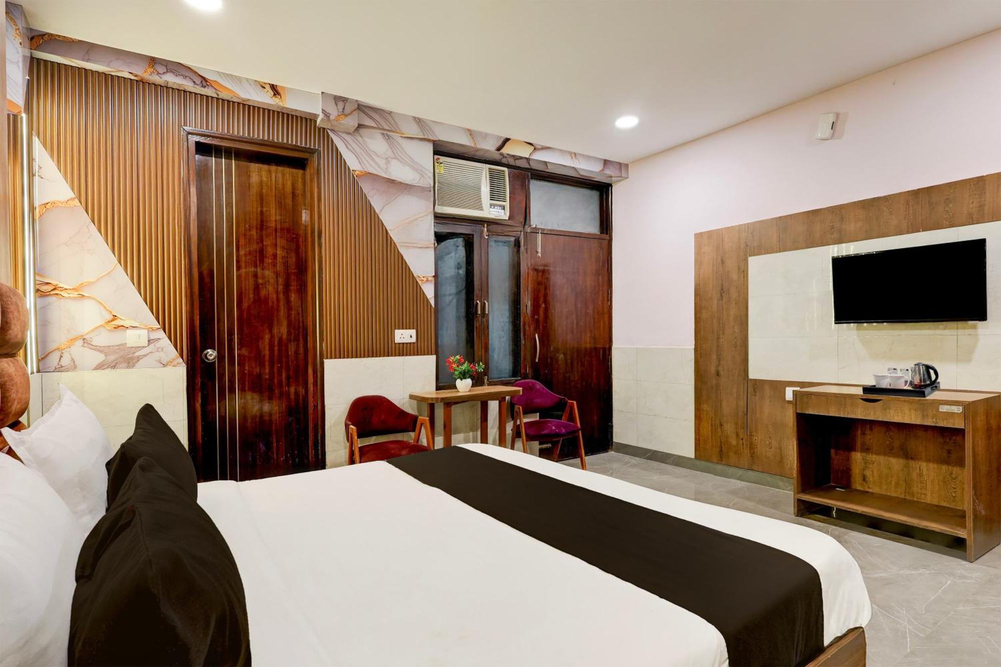 Super Hotel O Alipur Narela Exteriör bild