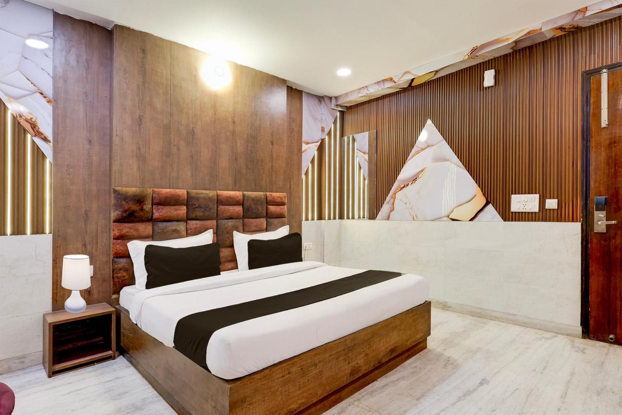 Super Hotel O Alipur Narela Exteriör bild